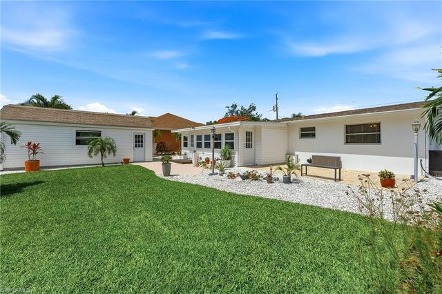 27051 Sun Aqua LN, Bonita Springs, FL 34135