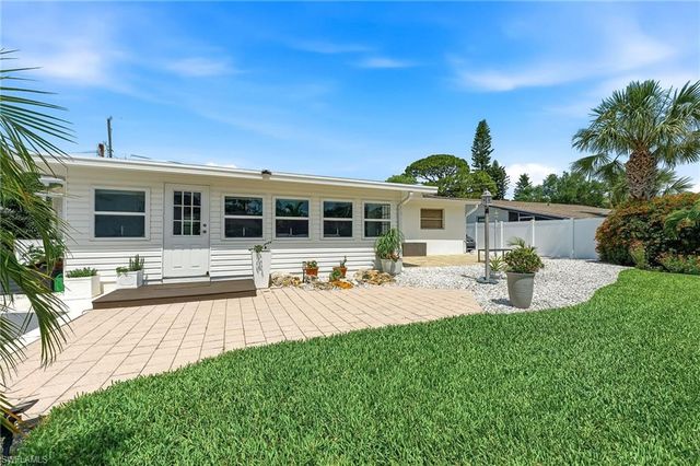 27051 Sun Aqua LN, Bonita Springs, FL 34135