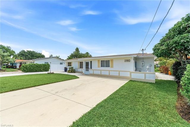 27051 Sun Aqua LN, Bonita Springs, FL 34135