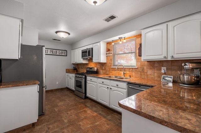 85 Lynwood Drive SE, Rio Rancho, NM 87124