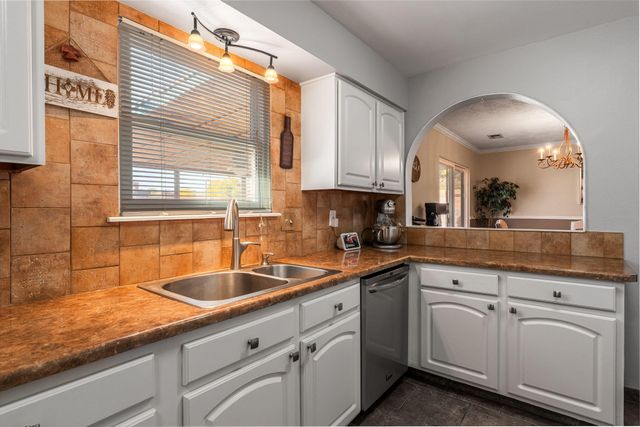 85 Lynwood Drive SE, Rio Rancho, NM 87124