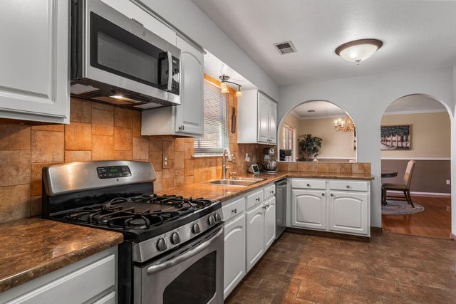 85 Lynwood Drive SE, Rio Rancho, NM 87124