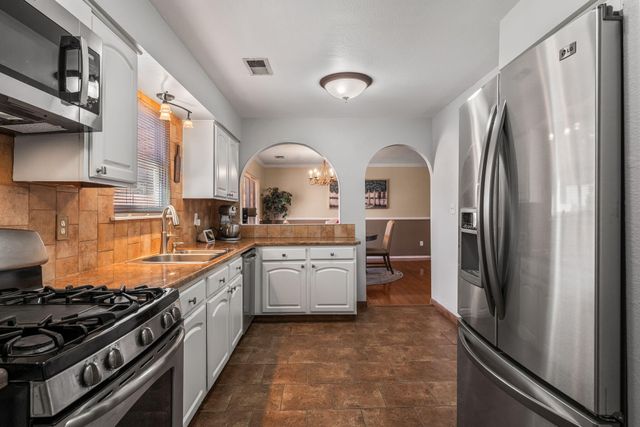 85 Lynwood Drive SE, Rio Rancho, NM 87124