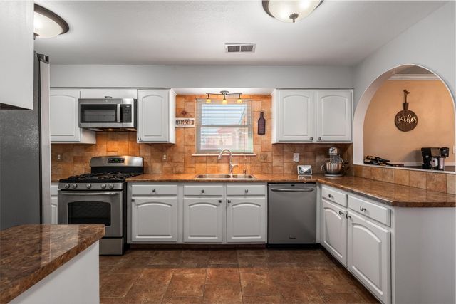 85 Lynwood Drive SE, Rio Rancho, NM 87124