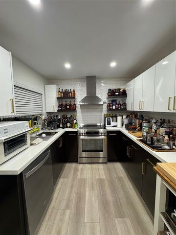 557 NW 44st front, Miami, FL 33127
