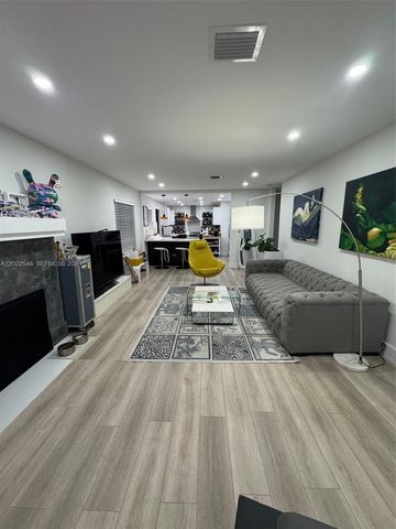 557 NW 44st front, Miami, FL 33127