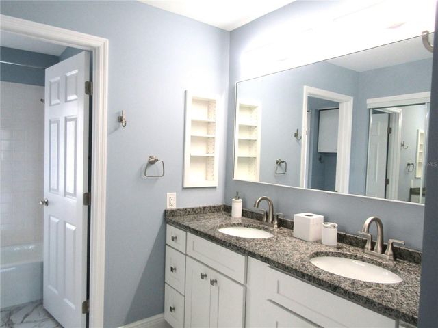 2405 CRISPIN COURT E1, Sarasota, FL 34235