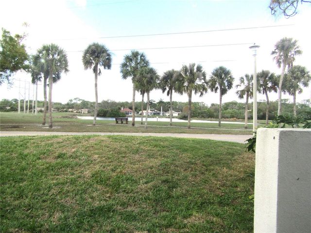 2405 CRISPIN COURT E1, Sarasota, FL 34235