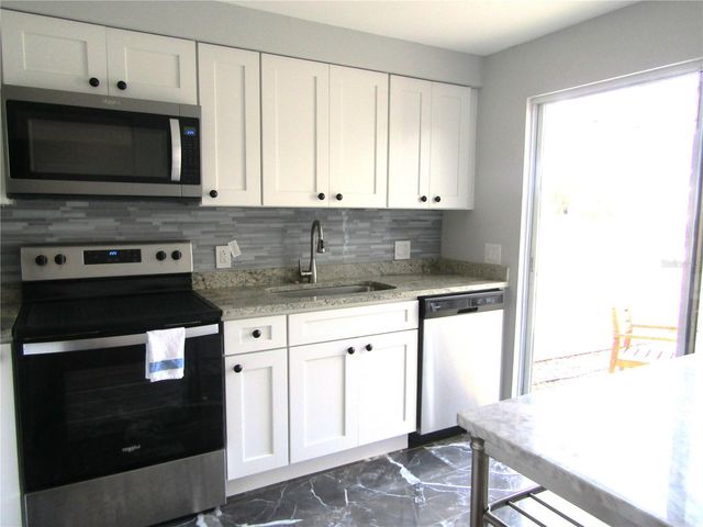 2405 CRISPIN COURT E1, Sarasota, FL 34235