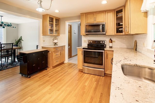 14 Shady Ln, Wareham, MA 02571
