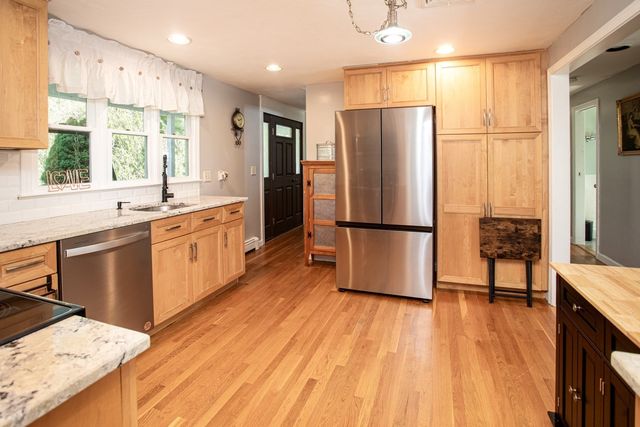 14 Shady Ln, Wareham, MA 02571