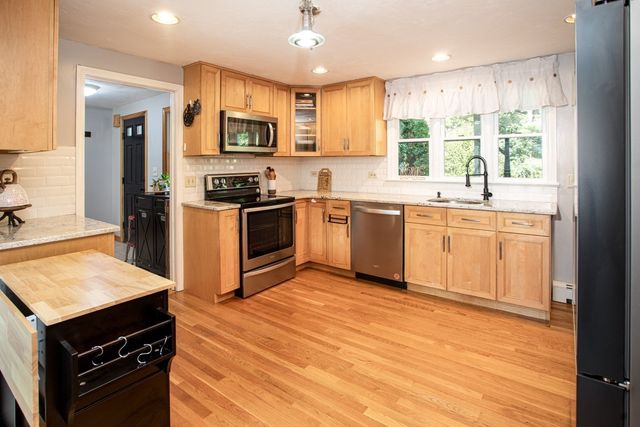 14 Shady Ln, Wareham, MA 02571