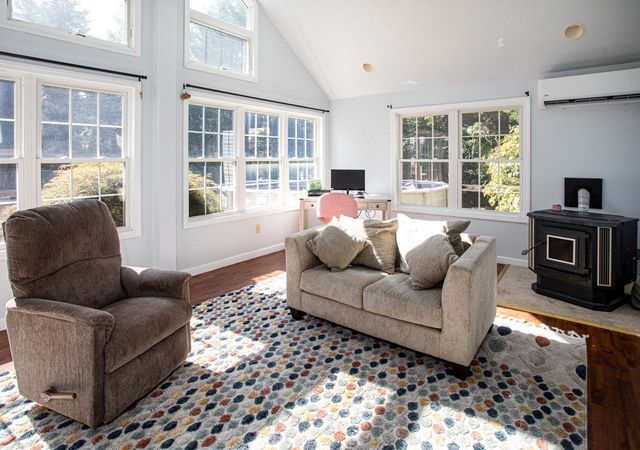 14 Shady Ln, Wareham, MA 02571