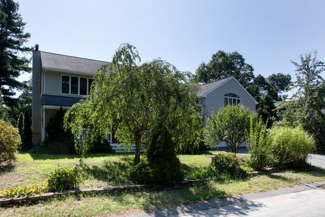 14 Shady Ln, Wareham, MA 02571
