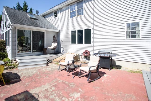 14 Shady Ln, Wareham, MA 02571