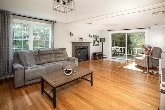 14 Shady Ln, Wareham, MA 02571