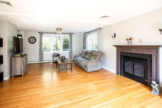 14 Shady Ln, Wareham, MA 02571