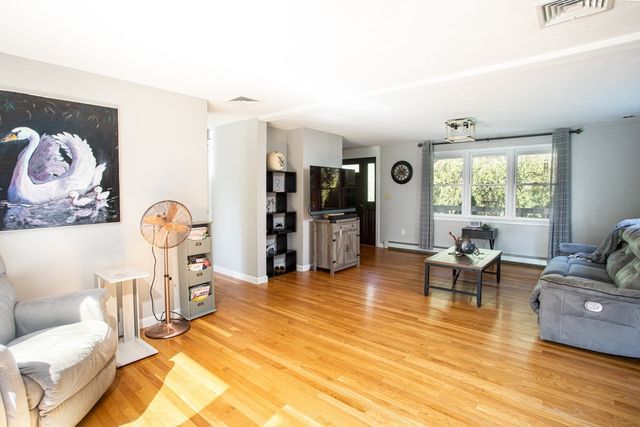 14 Shady Ln, Wareham, MA 02571