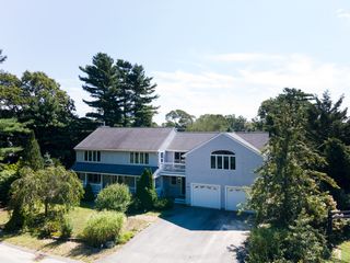 14 Shady Ln, Wareham, MA 02571