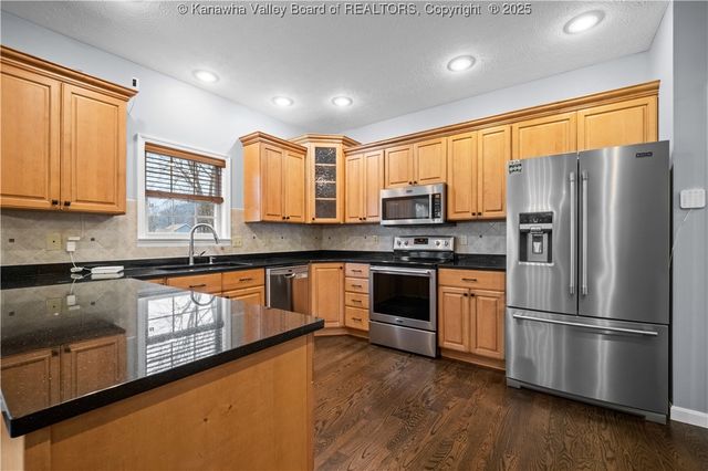 1002 Nye Circle, Hurricane, WV 25526