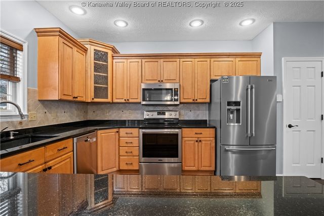 1002 Nye Circle, Hurricane, WV 25526