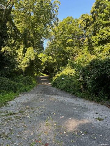 270 Harbor Acres Road, Port Washington, NY 11050