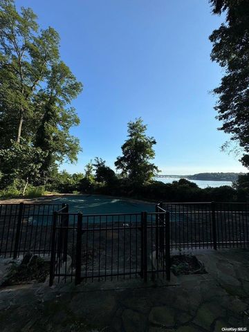 270 Harbor Acres Road, Port Washington, NY 11050