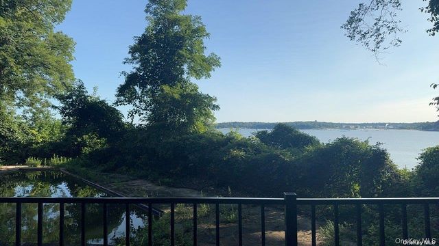 270 Harbor Acres Road, Port Washington, NY 11050