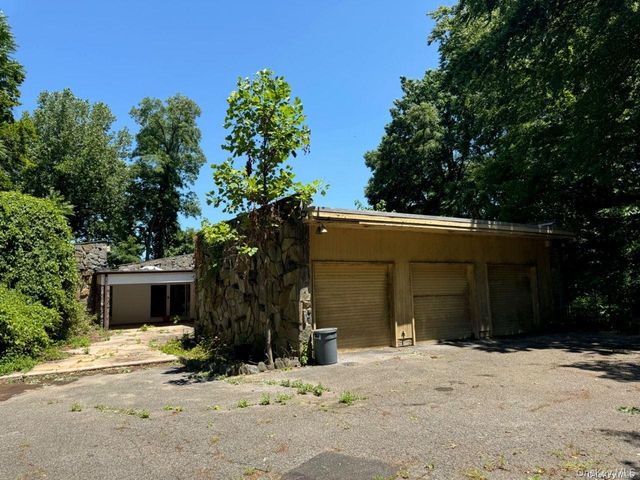 270 Harbor Acres Road, Port Washington, NY 11050