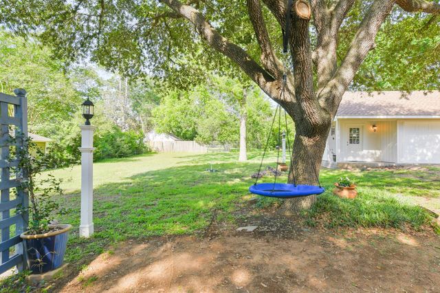 802 S Day Street, Brenham, TX 77833