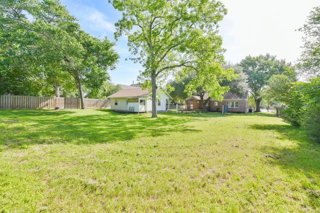 802 S Day Street, Brenham, TX 77833