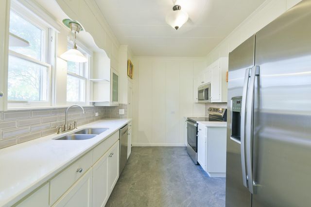 802 S Day Street, Brenham, TX 77833