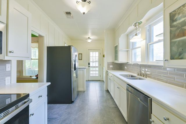 802 S Day Street, Brenham, TX 77833