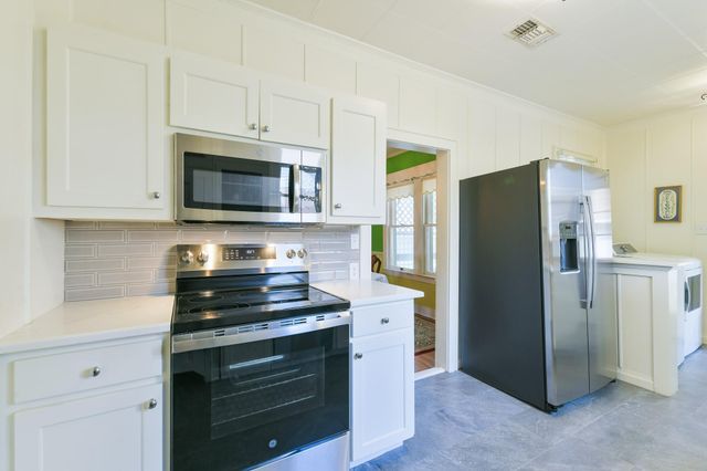 802 S Day Street, Brenham, TX 77833