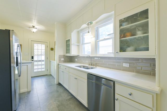 802 S Day Street, Brenham, TX 77833