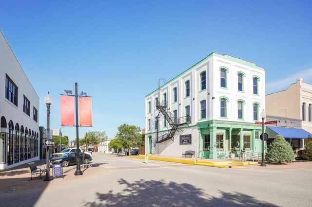 802 S Day Street, Brenham, TX 77833