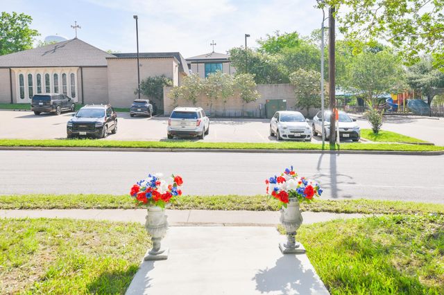 802 S Day Street, Brenham, TX 77833