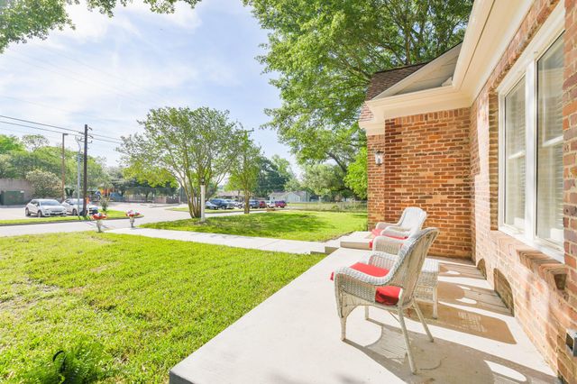 802 S Day Street, Brenham, TX 77833