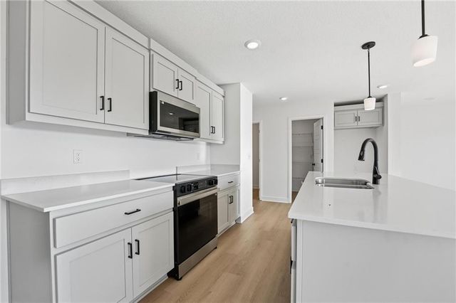 19721 W 195th Place, Spring Hill, KS 66083