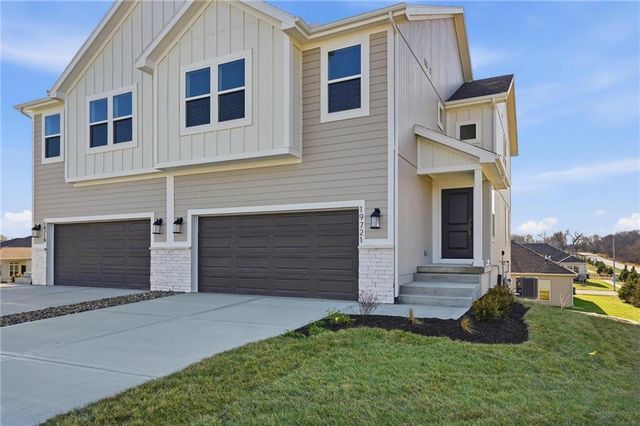 19721 W 195th Place, Spring Hill, KS 66083