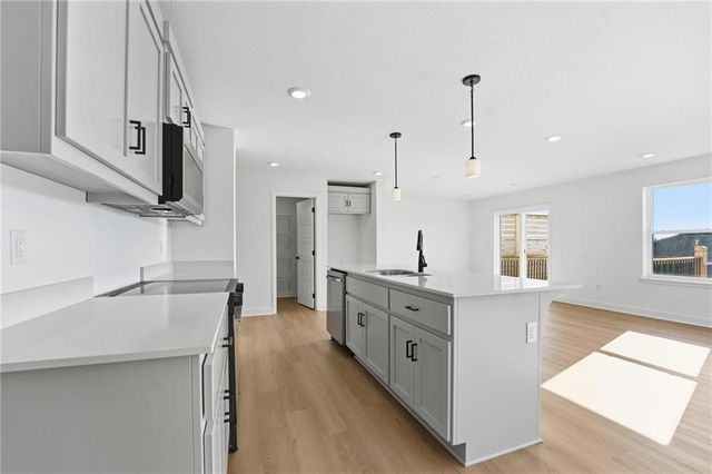 19721 W 195th Place, Spring Hill, KS 66083