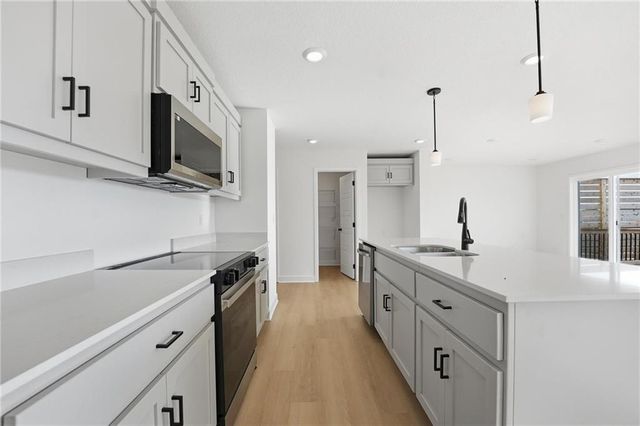 19721 W 195th Place, Spring Hill, KS 66083