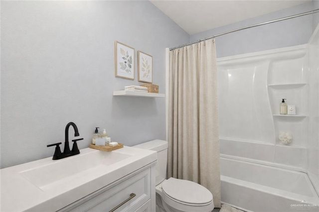 915 Durango Street, Mission, TX 78572