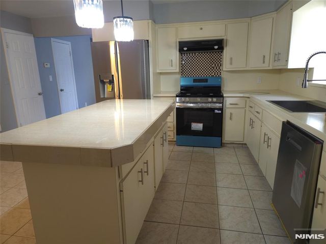 385 Westervelt Place, Lodi, NJ 07644