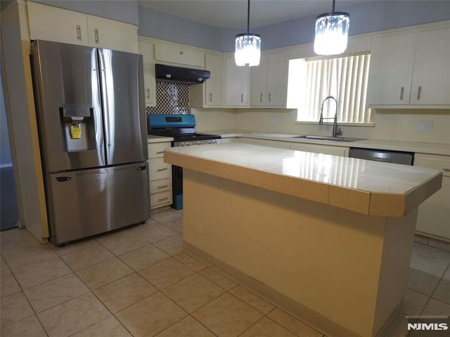 385 Westervelt Place, Lodi, NJ 07644