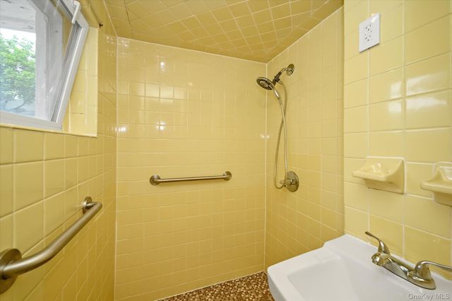 5428 65th Place, Maspeth, NY 11378