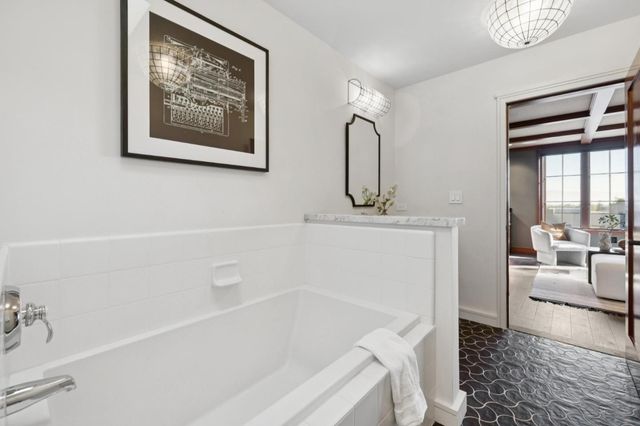 356 Santana Row 320, San Jose, CA 95128