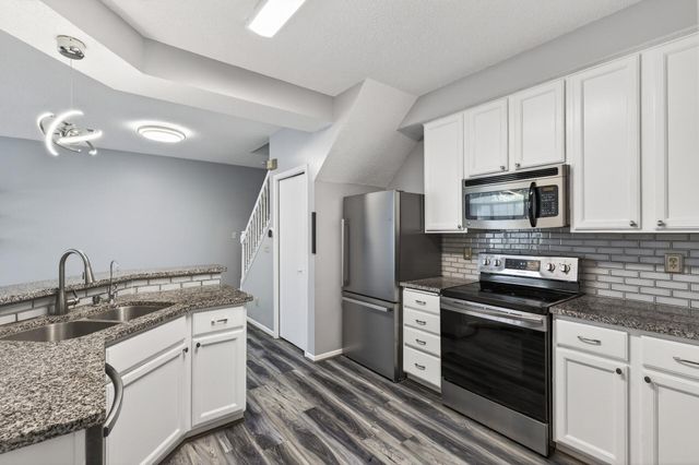 4255 Merrimac Lane N 41, Plymouth, MN 55446