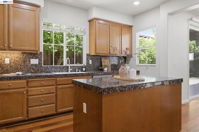 749 Ellerbrook St, Mountain House, CA 95391