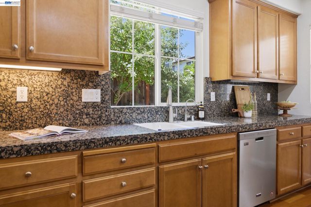 749 Ellerbrook St, Mountain House, CA 95391